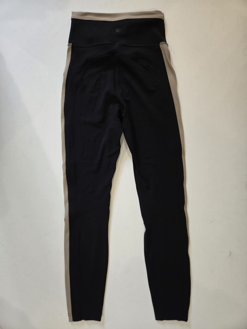 NWOT- lululemon athletica Nulu High-Rise Black & Tan Stripe 25" Legging Size 4 - Picture 9 of 11